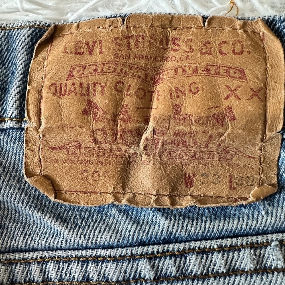 Vintage 80s Levi’s 505 USA Made Zip Fly Straight Leg Distressed Jeans 33x32
